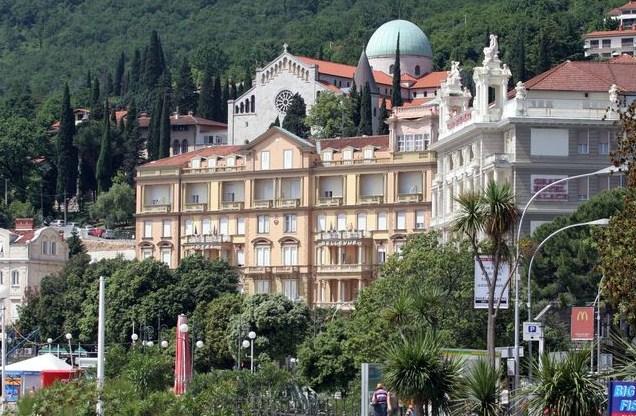 Stravična nesreća: Radnik poginuo kad je pukla betonska ograda u hotelu