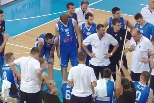 Dule u elementu: Vujošević potpuno izgubio živce, psovao reprezentativce BiH na time outu (VIDEO)