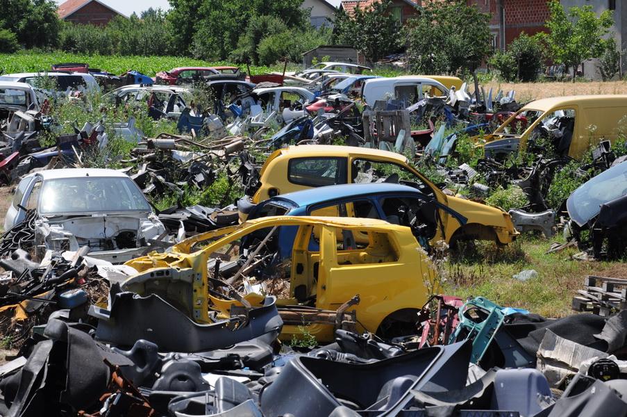 Od poznanika pozajmio Nissan, pa ga prodao u otpad