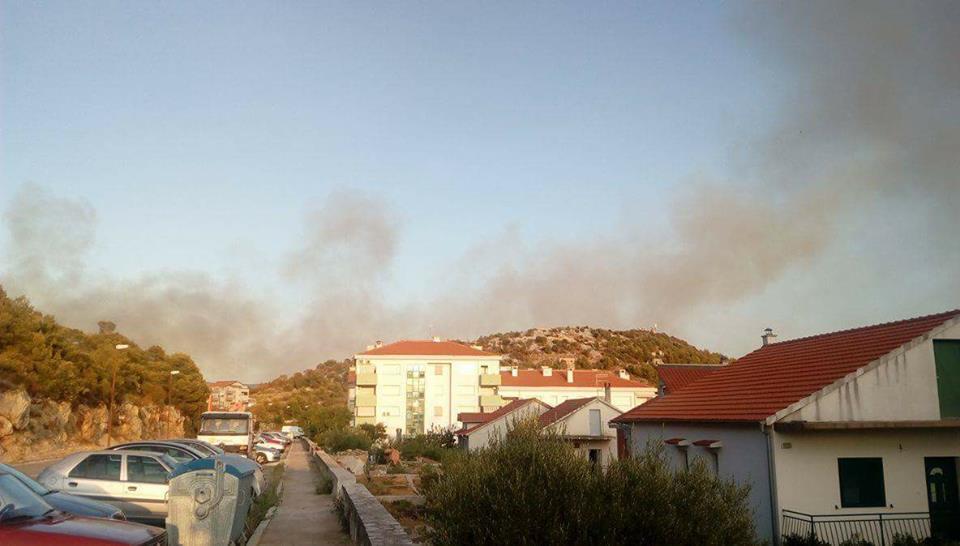 Knin: Požar gase dva kanadera i airtractor