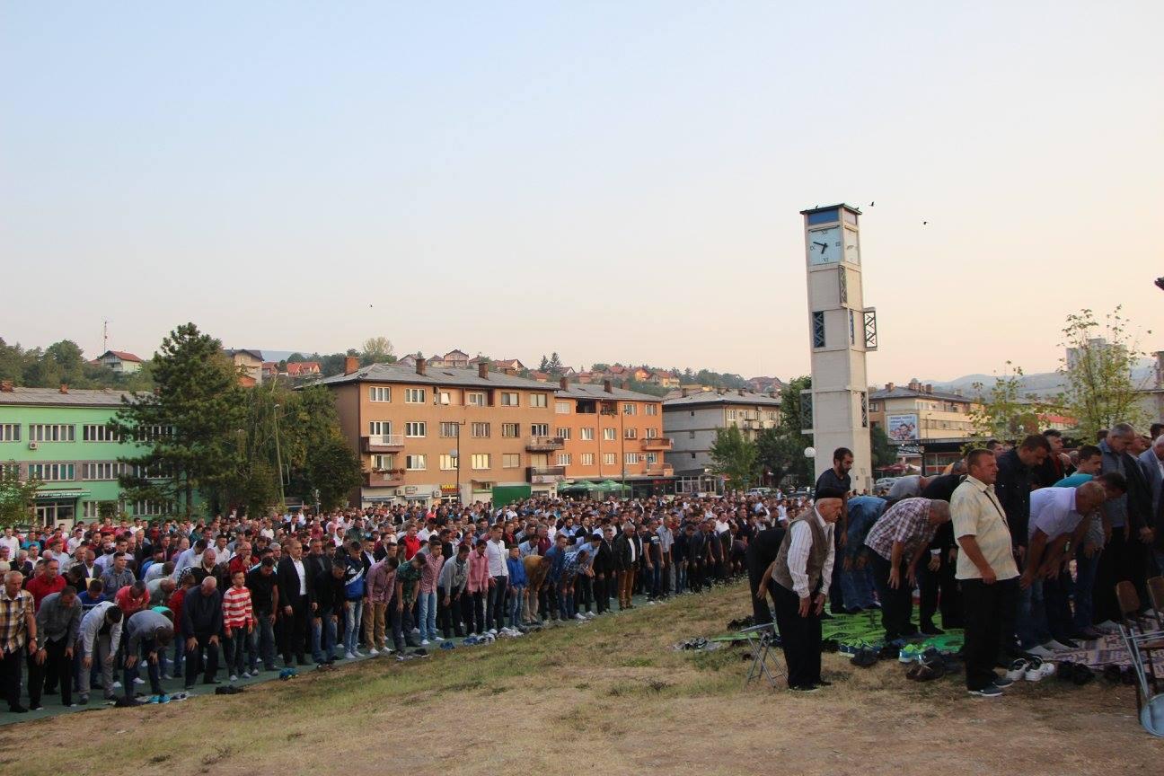 Centralno klanjanje bajram-namaza u Čaršijskoj džamiji u Kaknju: Bajram je dan slobode i dan radosti