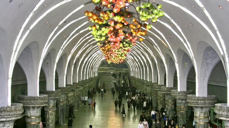 Luksuzno podzemlje: Narod na površini gladuje, a oni...