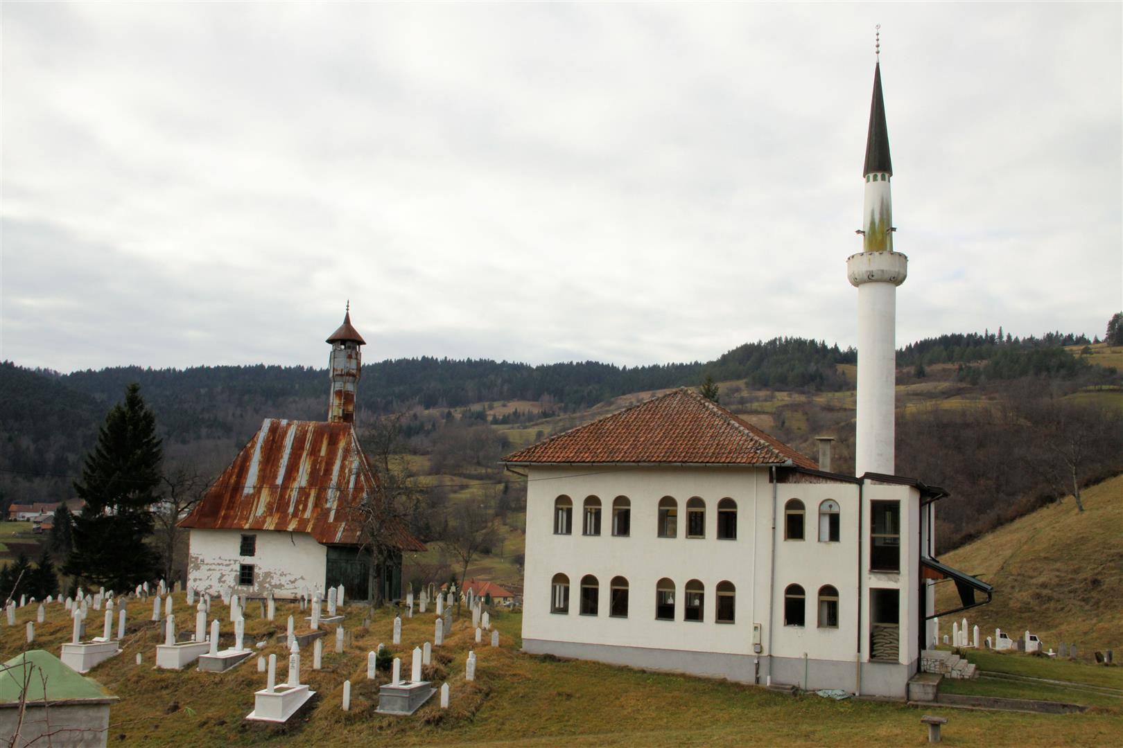 Vjetar odnio lim sa džamije u Tuholju kod Kladnja