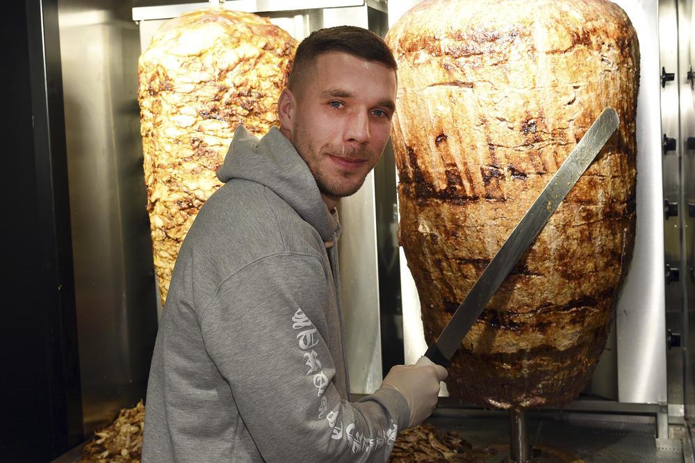 Njemački nogometaš Lukas Podolski otvorio kebab restoran u rodnom Kelnu