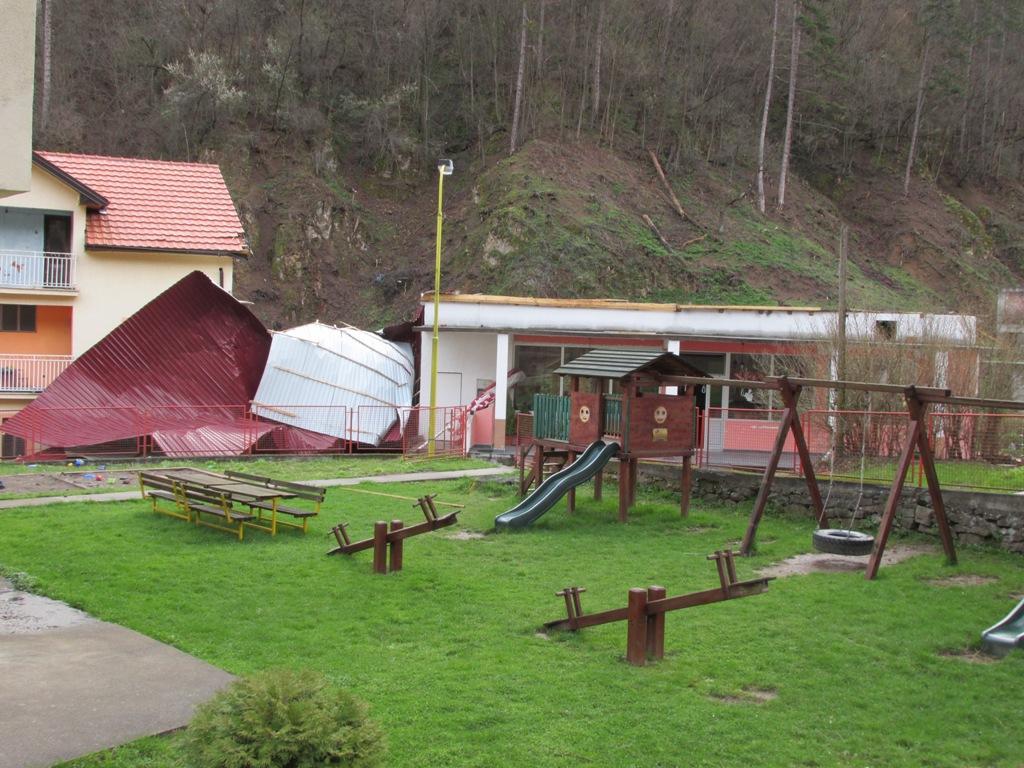 Velike štete na stambenim i drugim objektima