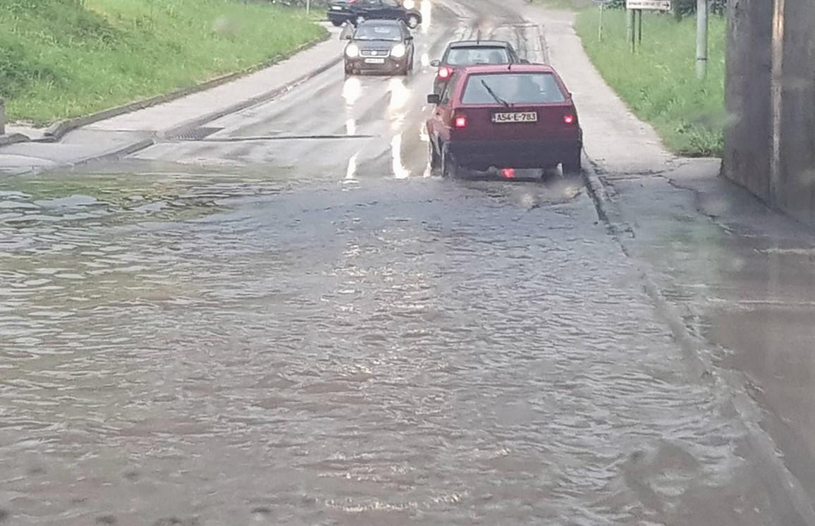 Zbog potopljenog puta ulaz u Žepče otežan