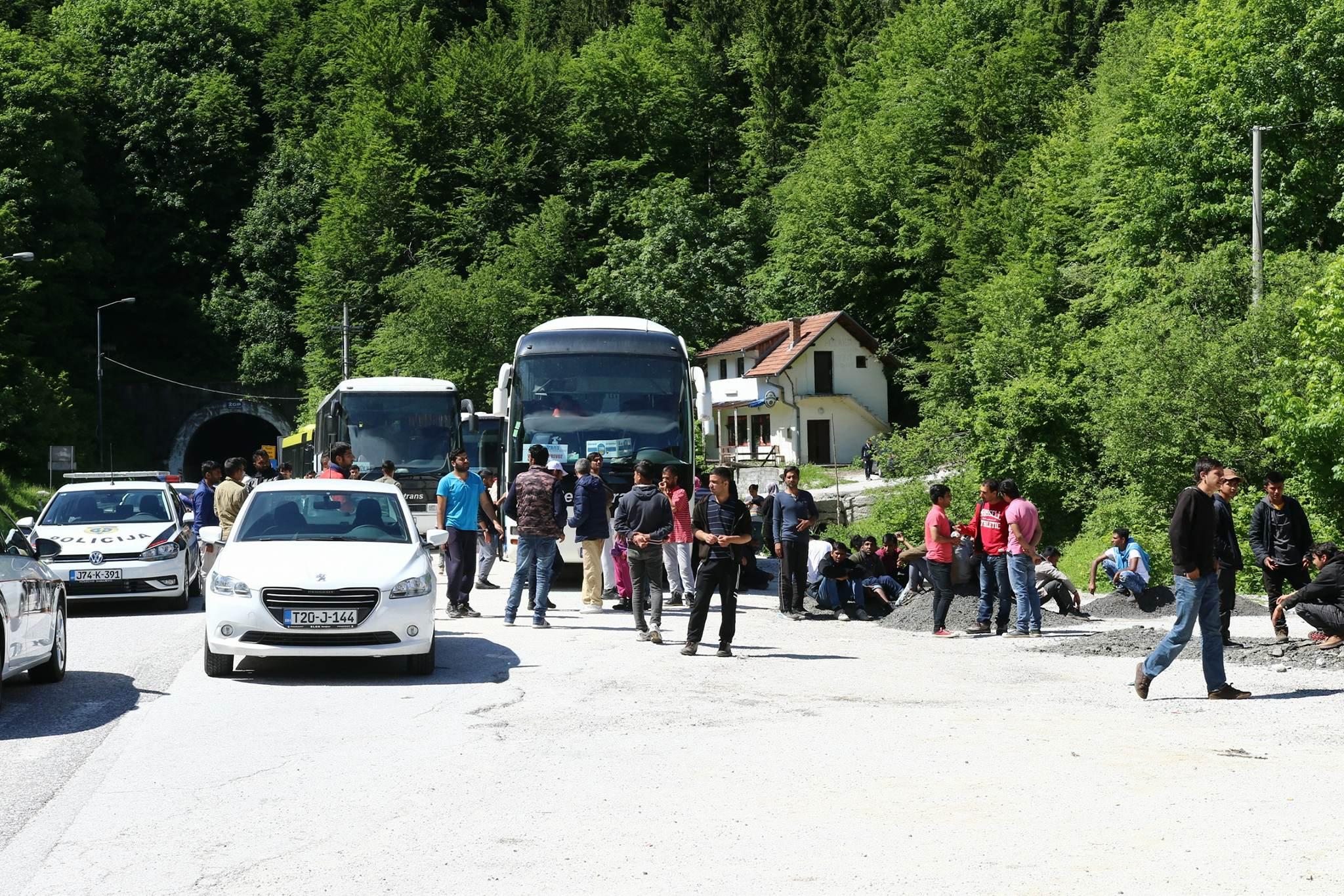 VIDEO: Reporter Avaza s migrantima na licu mjesta - haos!