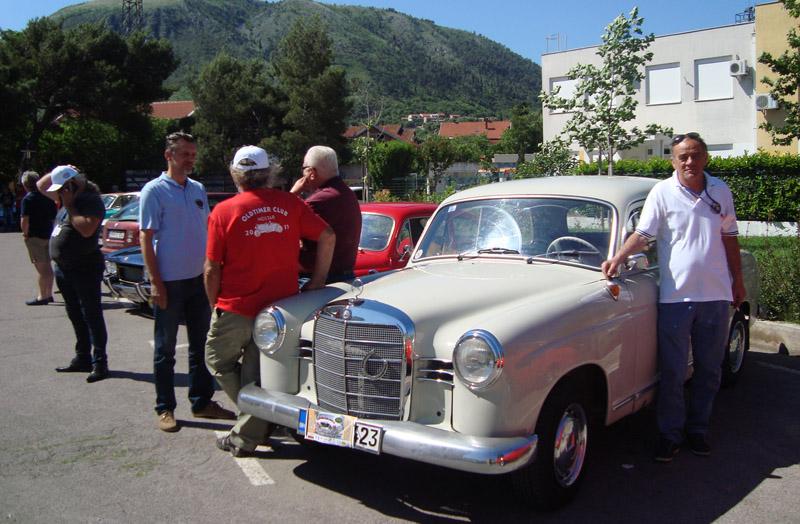 U Mostaru povorka skupocjenih oldtajmera: Pažnju plijeni Mercedes iz 1937. godine