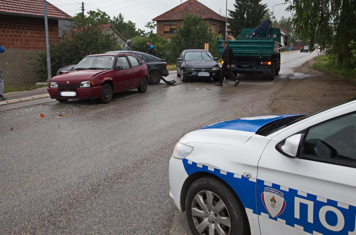 Prijedor: Sudarila se četiri automobila i kamion