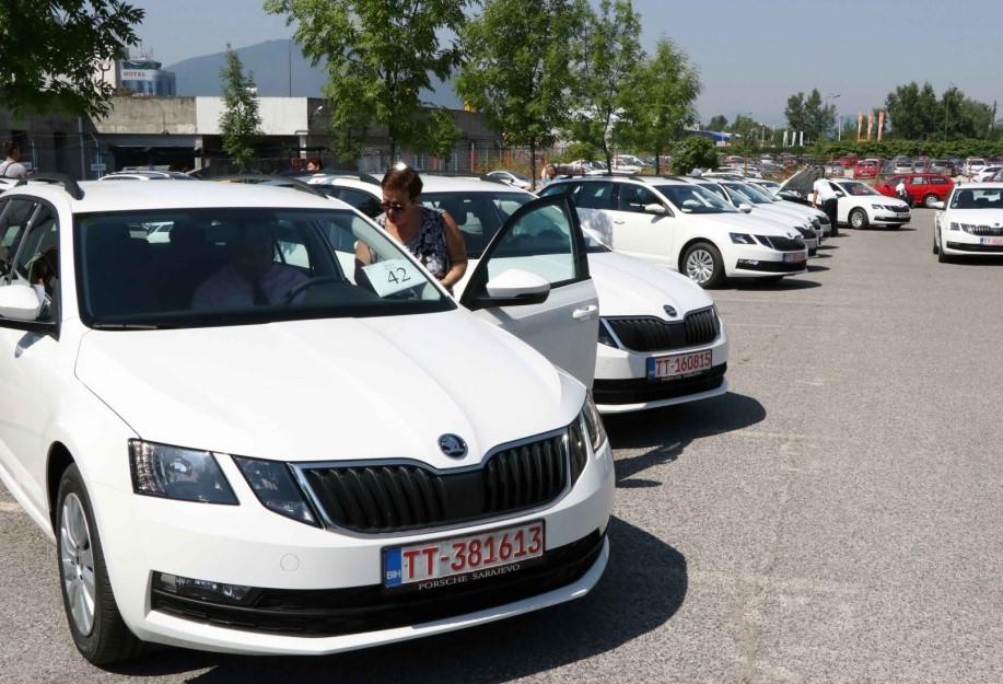 Sporazum o isporuci 60 automobila ratnim vojnim invalidima prve grupe