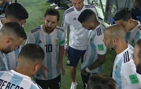 Pogledajte kako je Mesi na poluvremenu održao time-out igračima Argentine