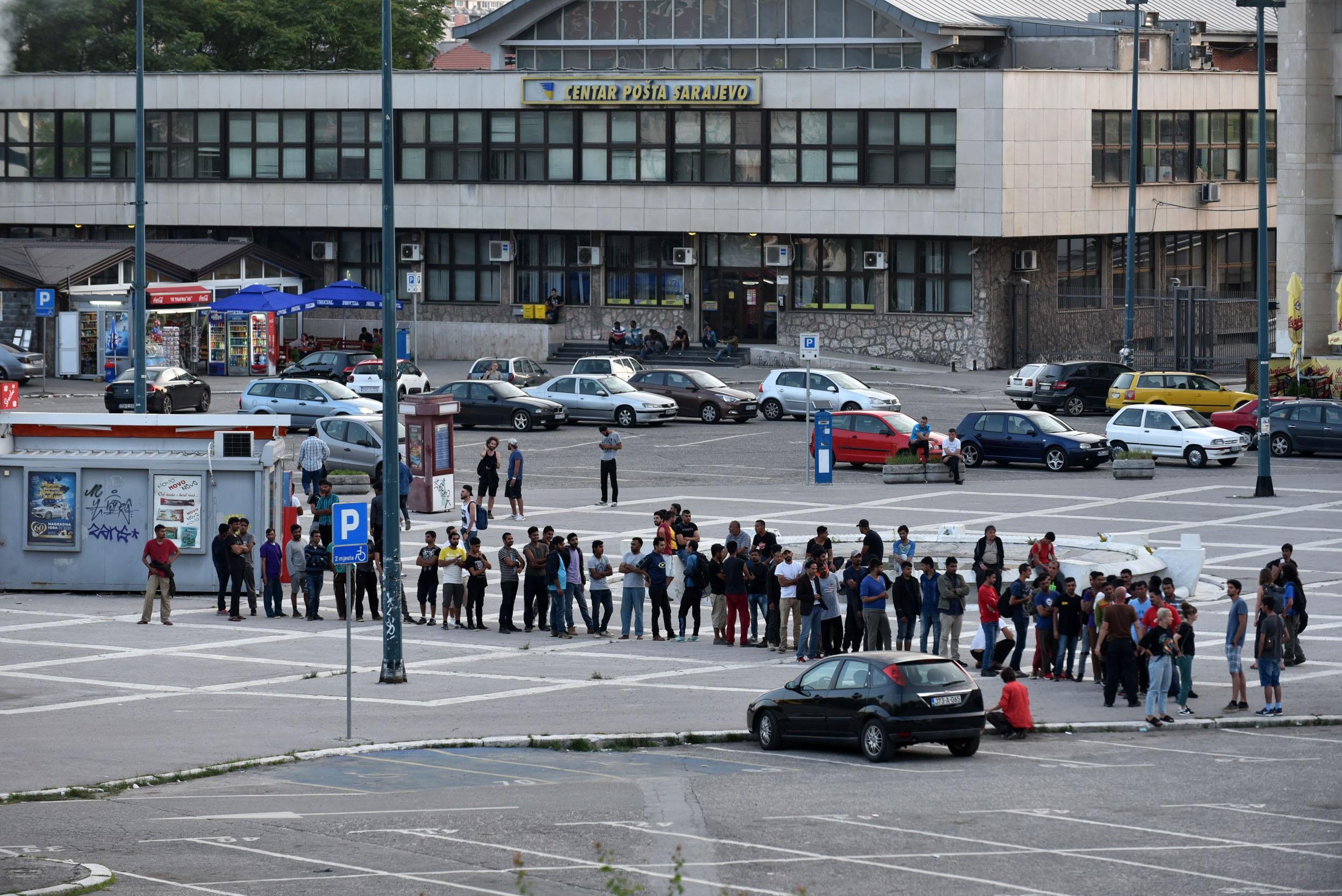 Podignuta optužnica protiv dvije osobe iz Sarajeva zbog krijumčarenja 10 migranata