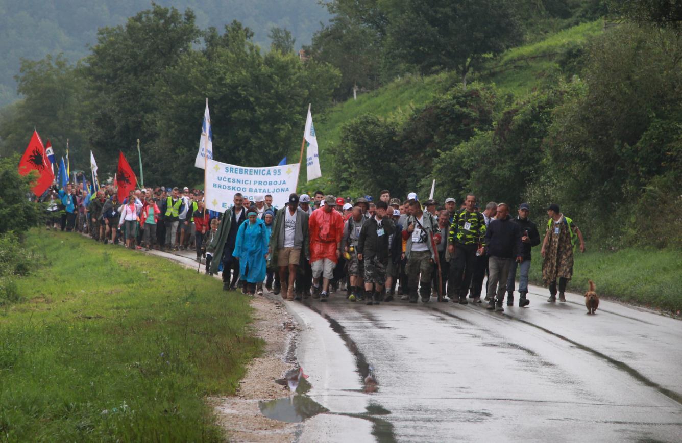 Učesnici "Marša mira" savladali najtežu dionicu planinu Udrč i sinoć stigli u Mravinjce