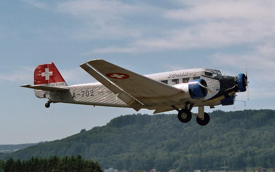 Srušio se turistički avion u Švicarskoj, strahuje se da je poginulo 20 osoba