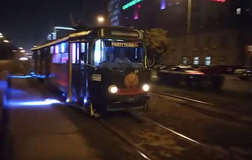 Party tramvaj prava atrakcija u Sarajevu za vrijeme 24. SFF-a