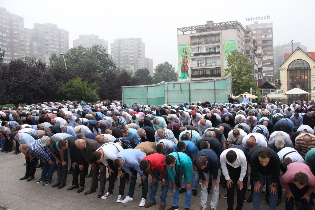 Stotine Zeničana klanjale bajram-namaz, upriličeno tradicionalno klanje kurbana