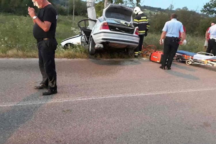 U saobraćajnoj nesreći kod Laktaša poginula djevojka, BMW prepolovljen od udara u betonski stub