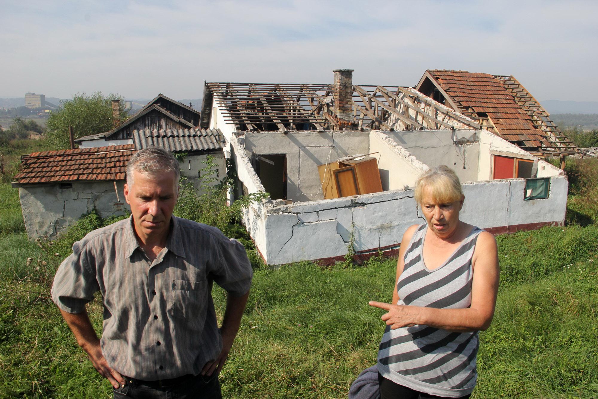 Nermin i Advija Husejnović: Imanja su nam uništena (Foto: A. Bajrić) - Avaz