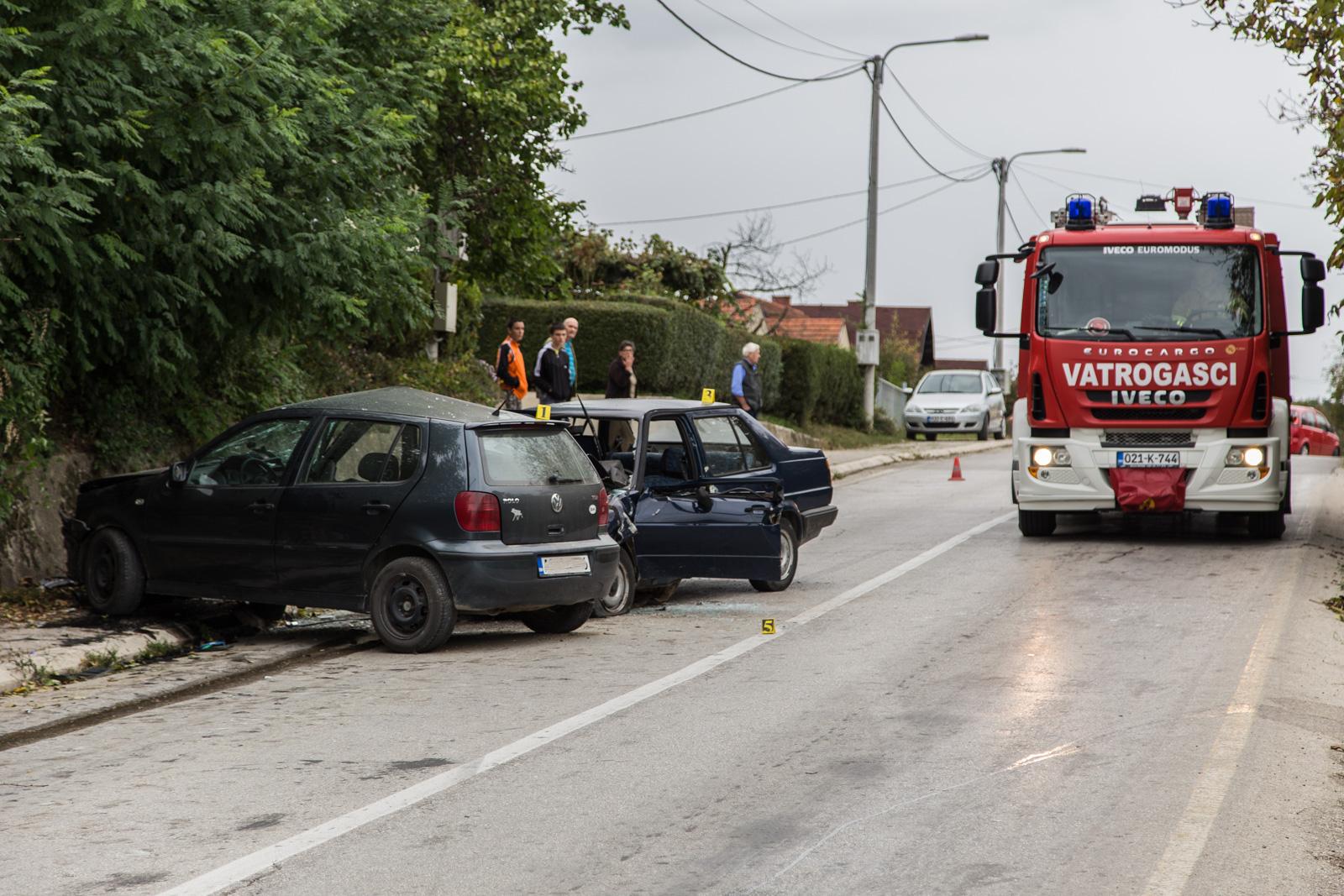 U sudaru tri automobila povrijeđene tri osobe