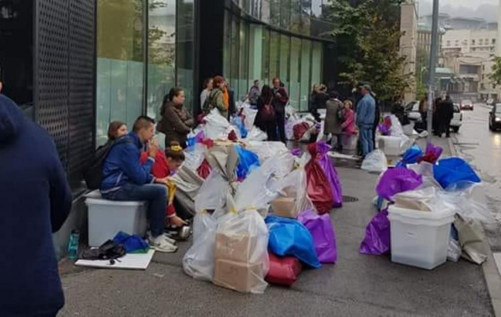 Jedan od primjera kako se odnosilo prema glasačkim listićima - Avaz