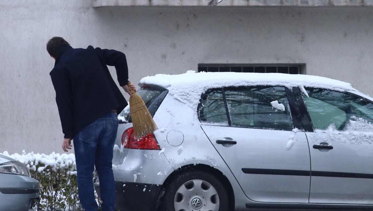 Zima ih uništava, ali postoji rješenje: Evo kako da vam stakla nikada ne zalede