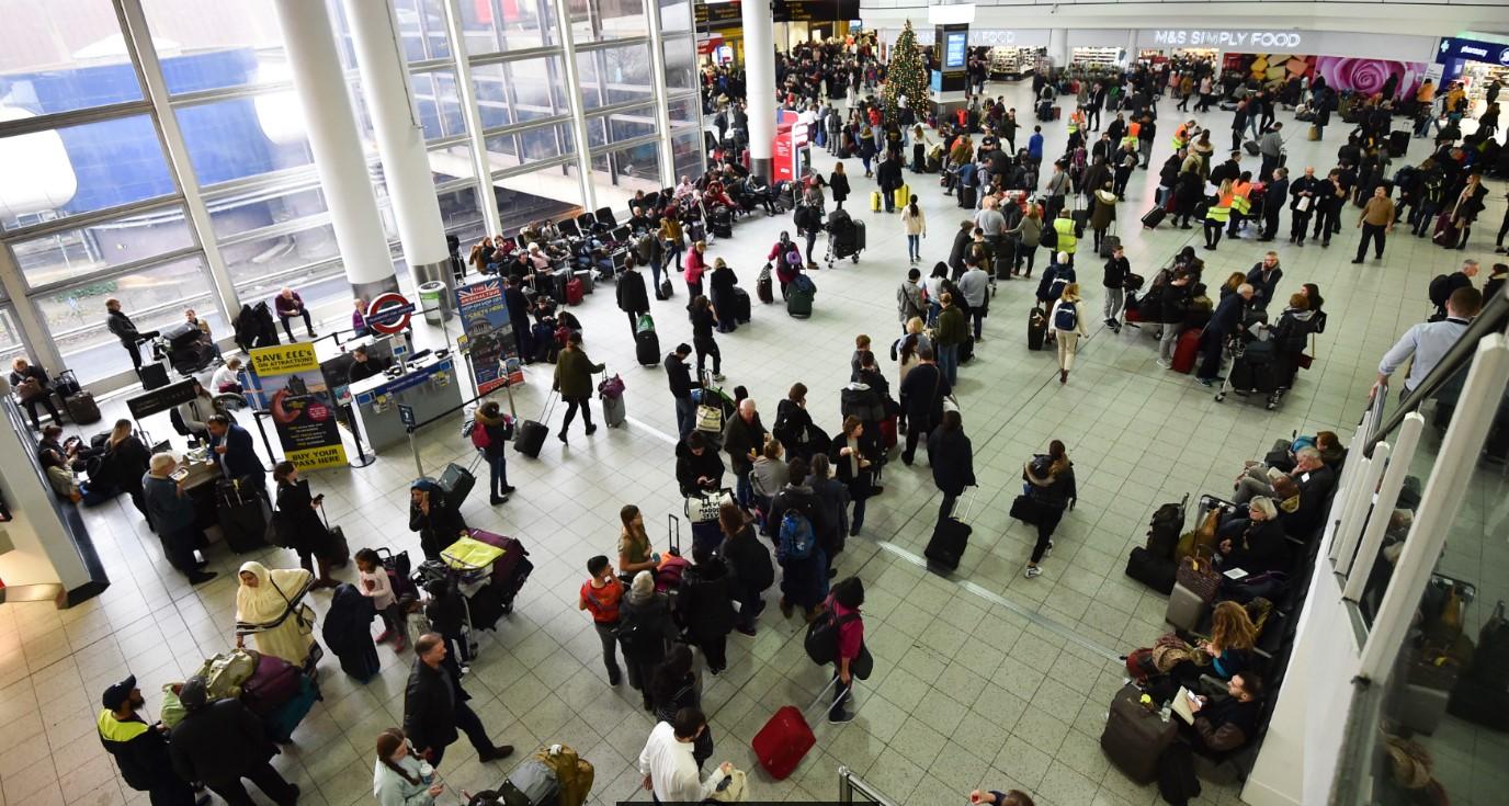 Hiljade putnika čekale na aerodromu - Avaz