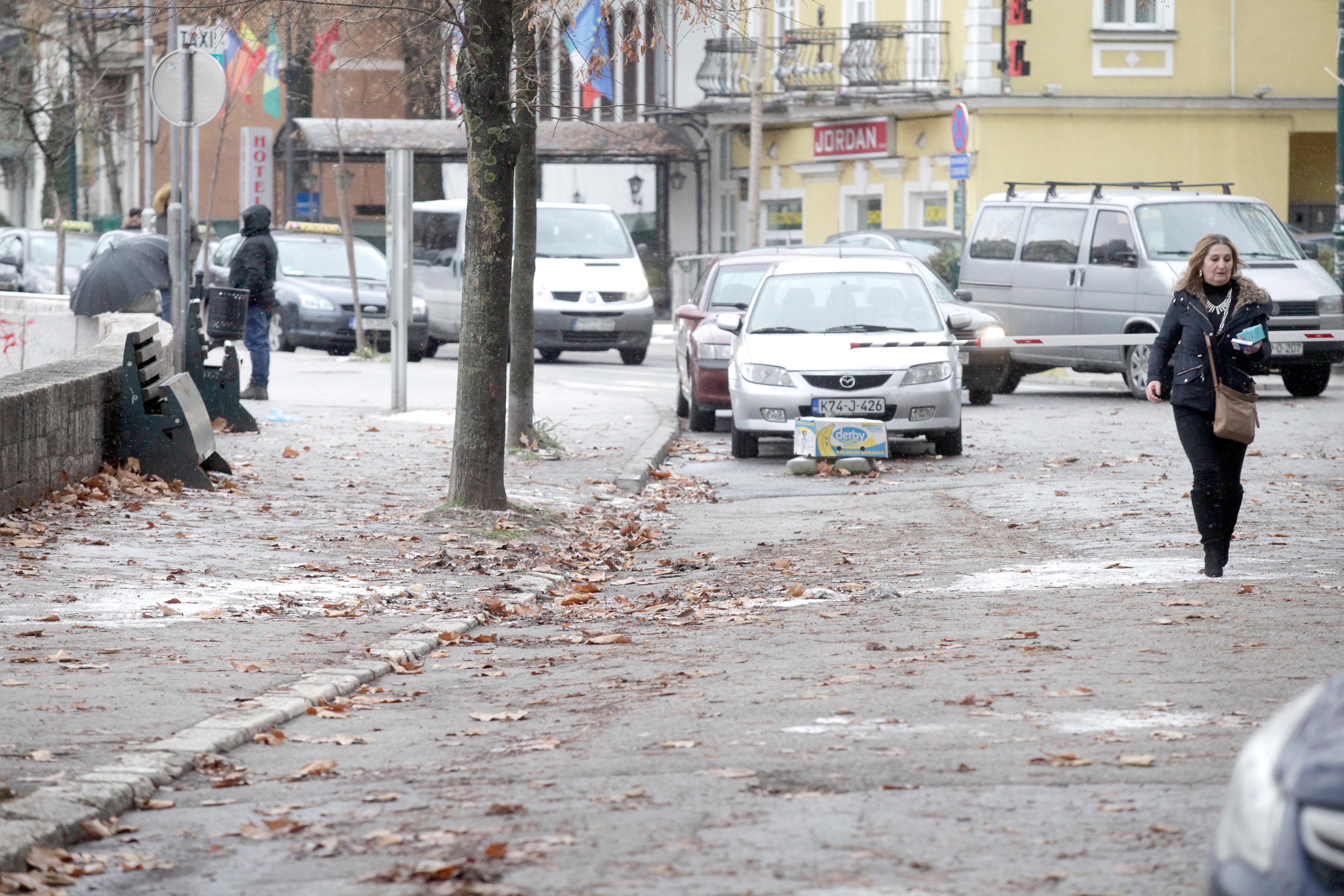 Ceste posljednjih dana prljave i neuredne - Avaz