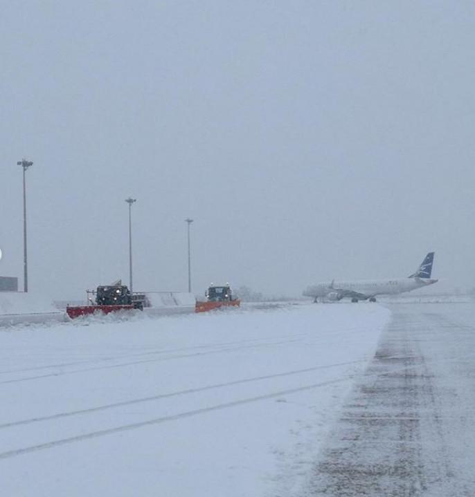 Otvoren aerodrom u Podgorici, saobraćajnice prohodne