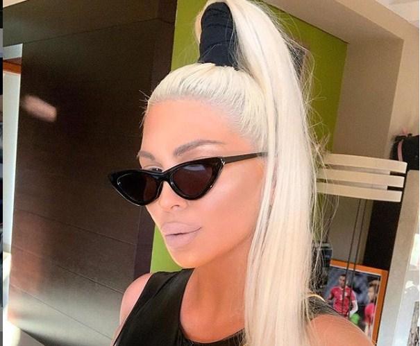 Jelena Karleuša u nikad boljem izdanju: Porodica na okupu bez obzira na neugodnost u kojoj se nalaze