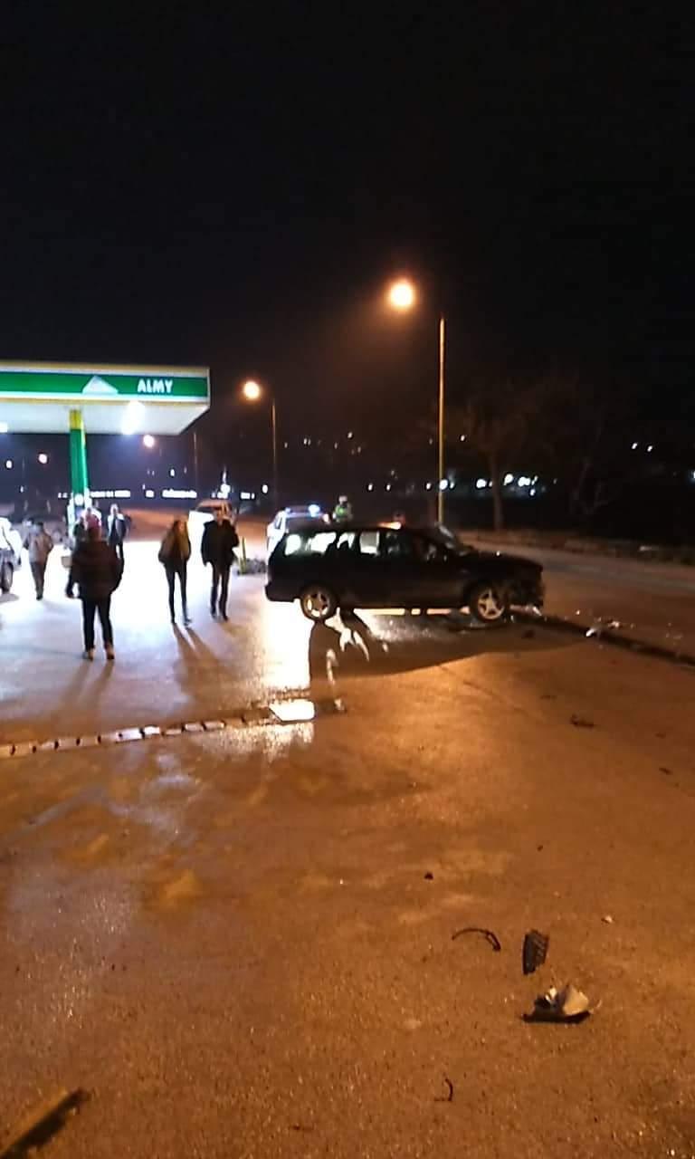 U saobraćajnoj nesreći u Zavidovićima vozači lakše povrijeđeni