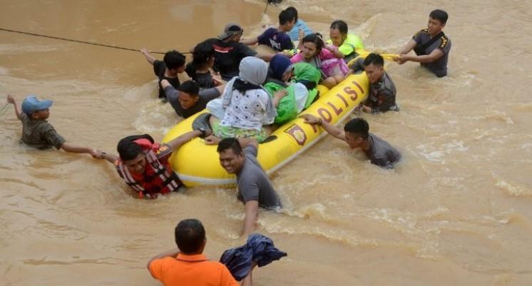 U poplavama i klizištima u Indoneziji poginule 34 osobe