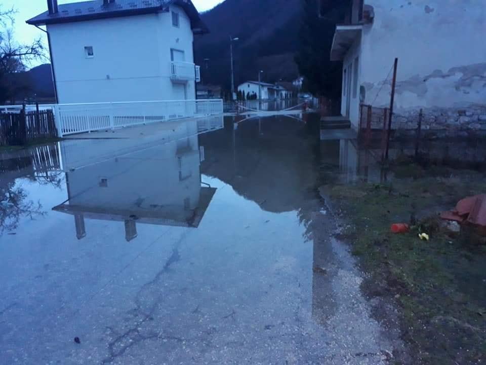 Rijeka Pliva se izlila na području općine Jezero - Avaz