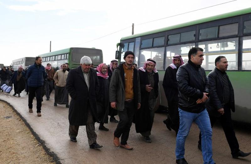 Sirijski civili u 36 kamiona i dva autobusa napustili posljednji džep ISIL-a