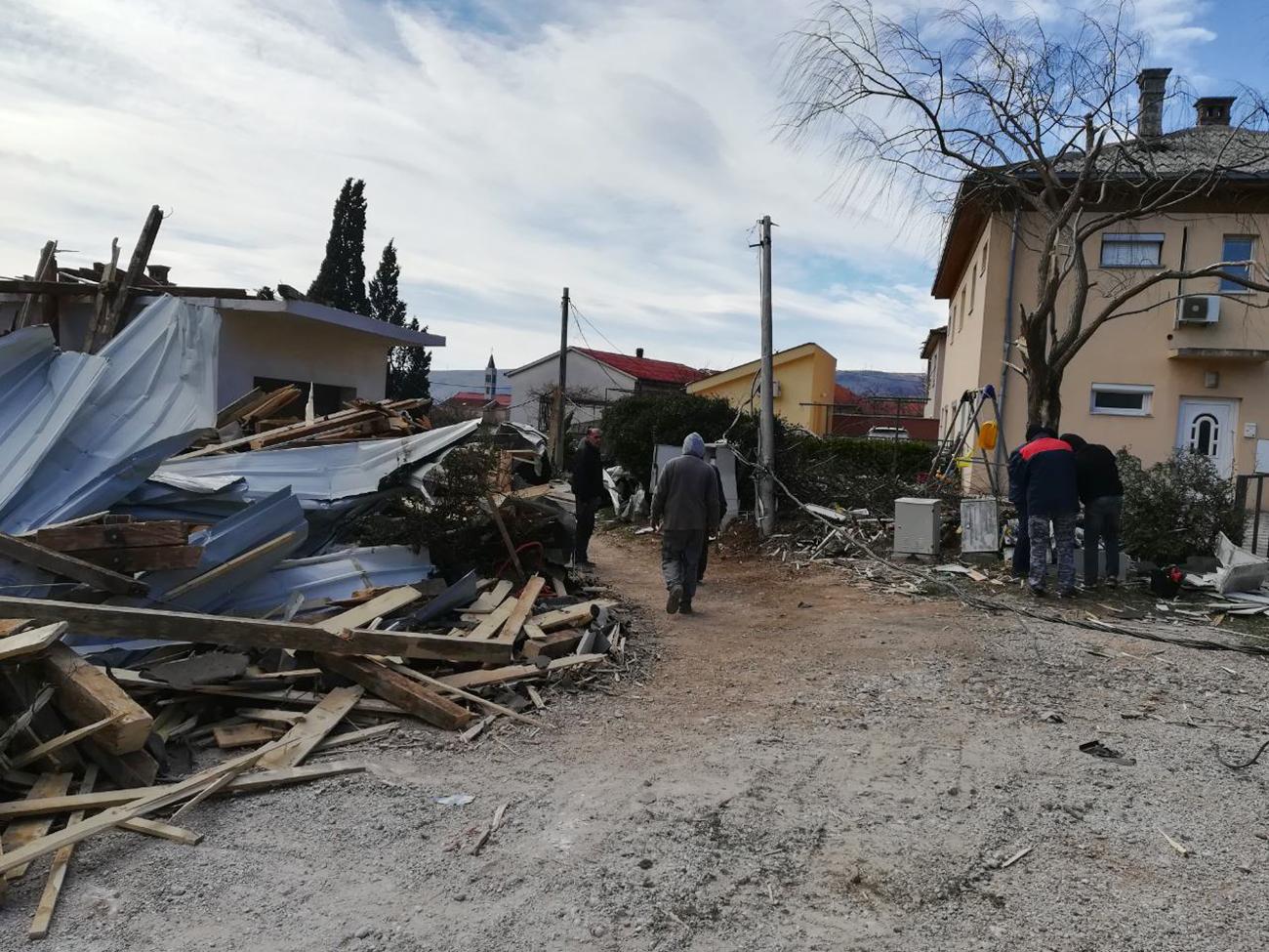 Posljedice bure u Mostaru - Avaz