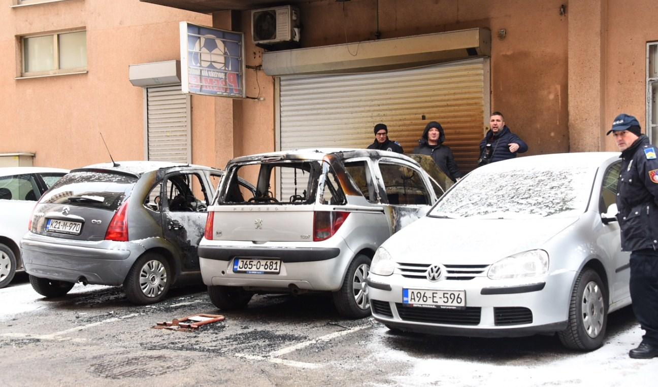 Zapaljen automobil na Stupu - Avaz