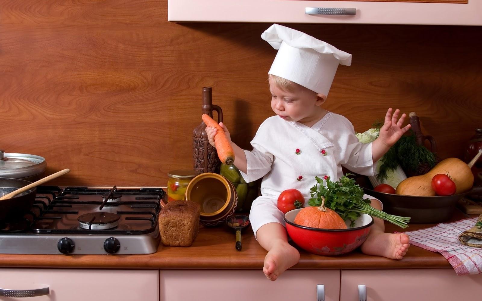 Dopustite djeci da vam pomognu u kuhinji