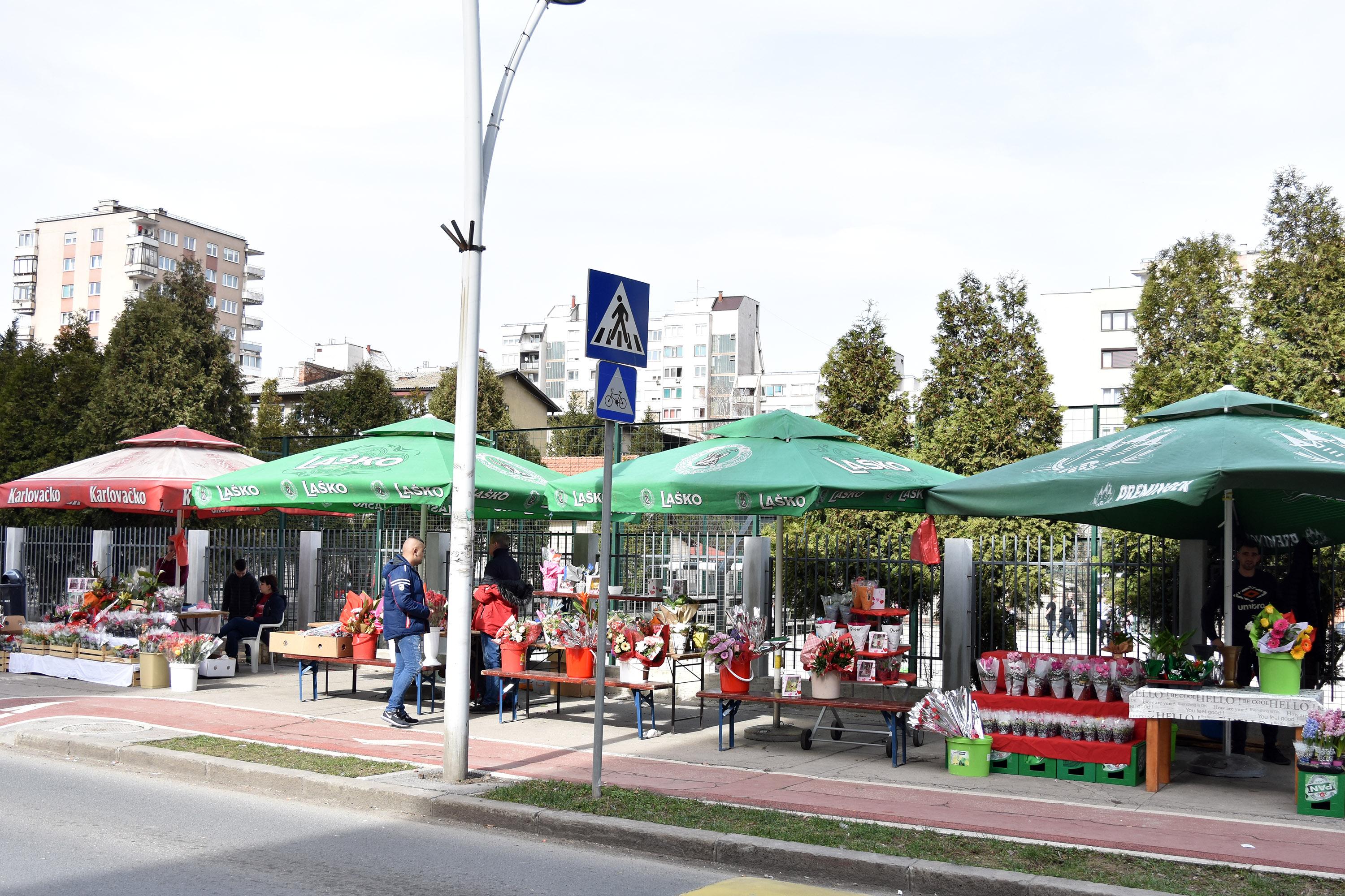 Zeničani najčešće kupuju ruže i karanfile (Foto: D. Jurišić) - Avaz