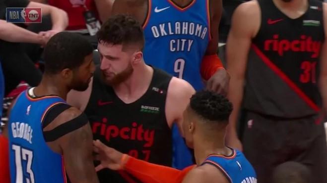 Nurkić dobio lakat u lice, a evo kako se osvetio protivniku