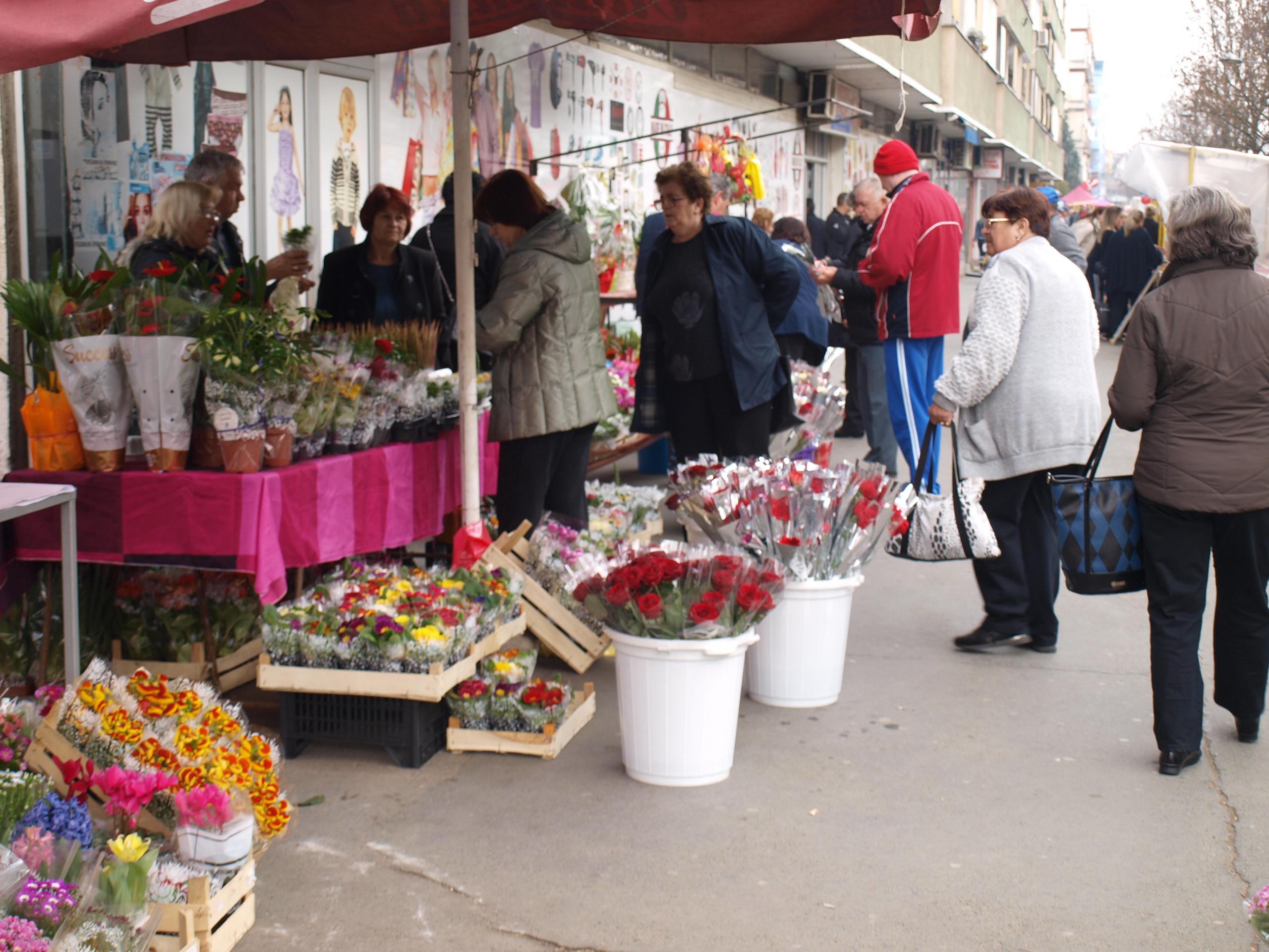 U Bosanskoj Gradišci lijepa atmosfera, velika ponuda poklona za 8. mart