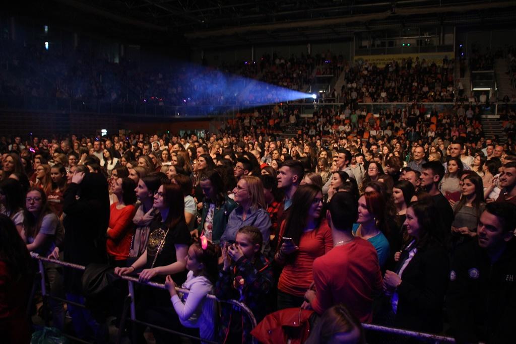 Spektakularni koncert Tonija Cetinskog u Zenici - Avaz