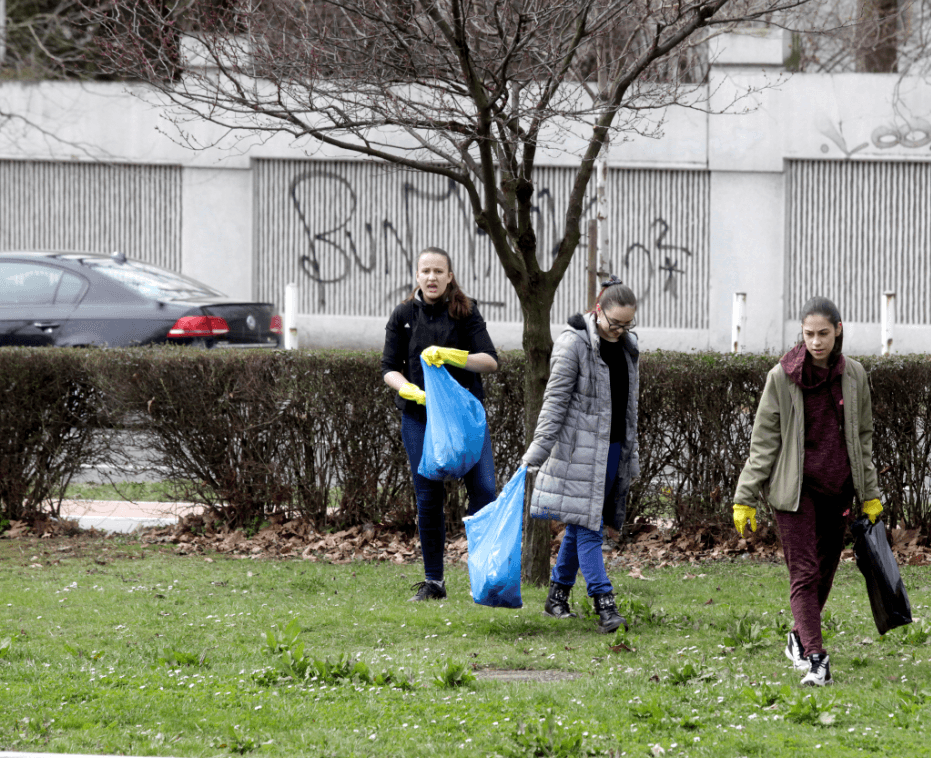 Sarajlije s uposlenicima "Rada" čistili grad