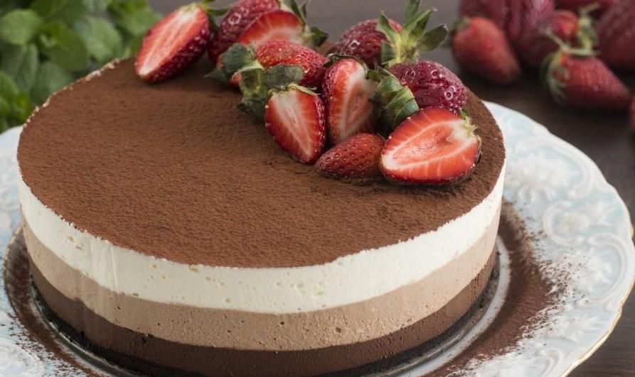 Čokoladna mousse torta s jagodama