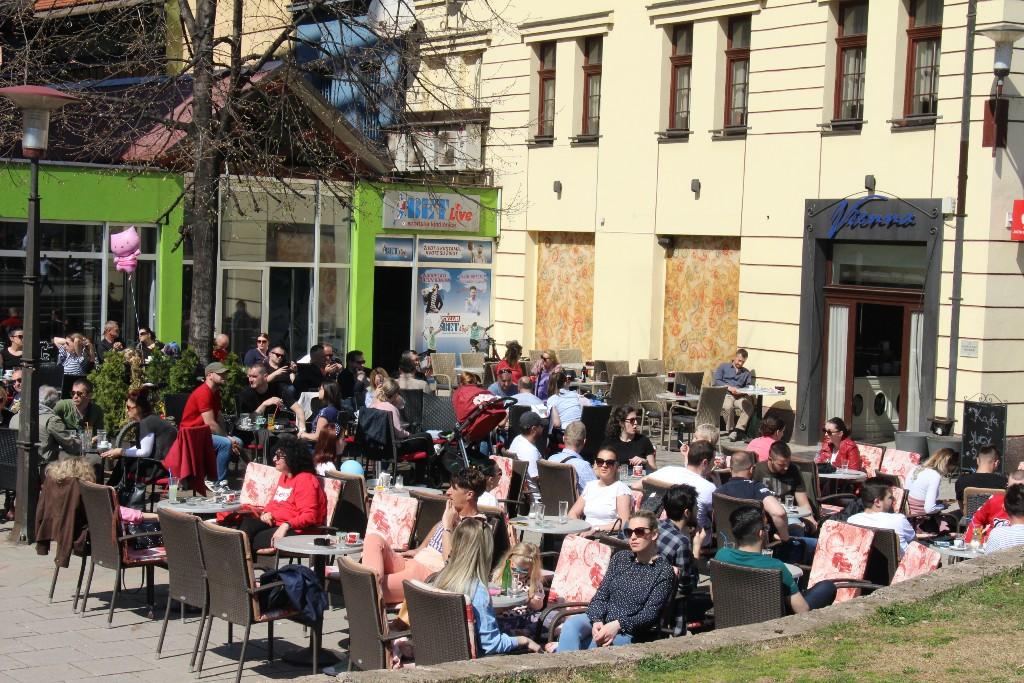 Zeničani uživaju u lijepom vremenu - Avaz