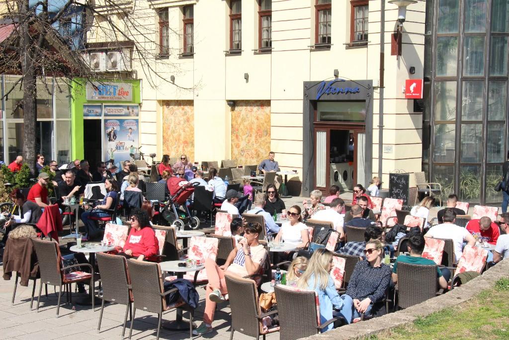 Zeničani uživaju u lijepom vremenu - Avaz