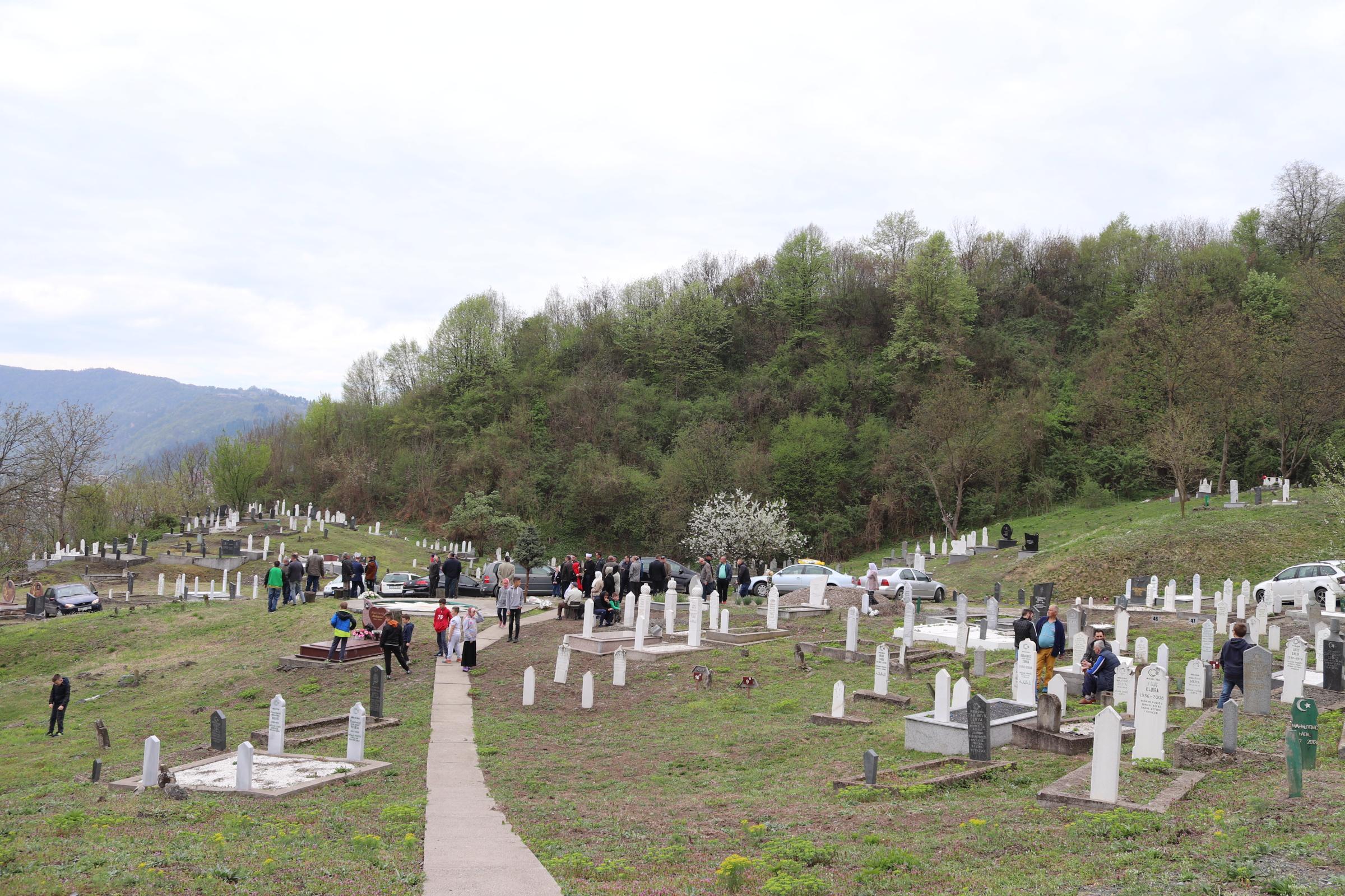 Na mezarje Kazanbašča položeno cvijeće i proučena Fatiha žrtvama zločina u Zvorniku - Avaz