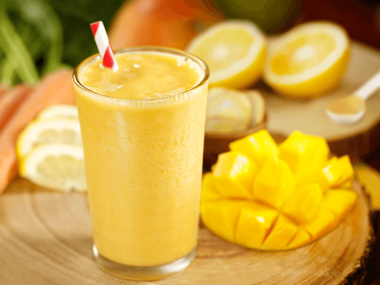 Smoothie od kokosa, citrusa i banane