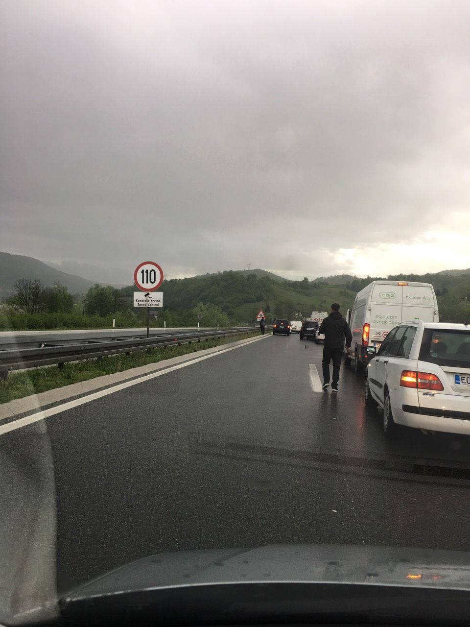 Saobraćajna nesreća na autoputu kod Malešića