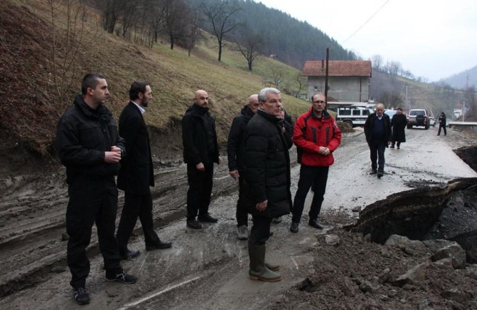 Šefik Džaferović u posjeti Topčić polju u februaru 2019. - Avaz