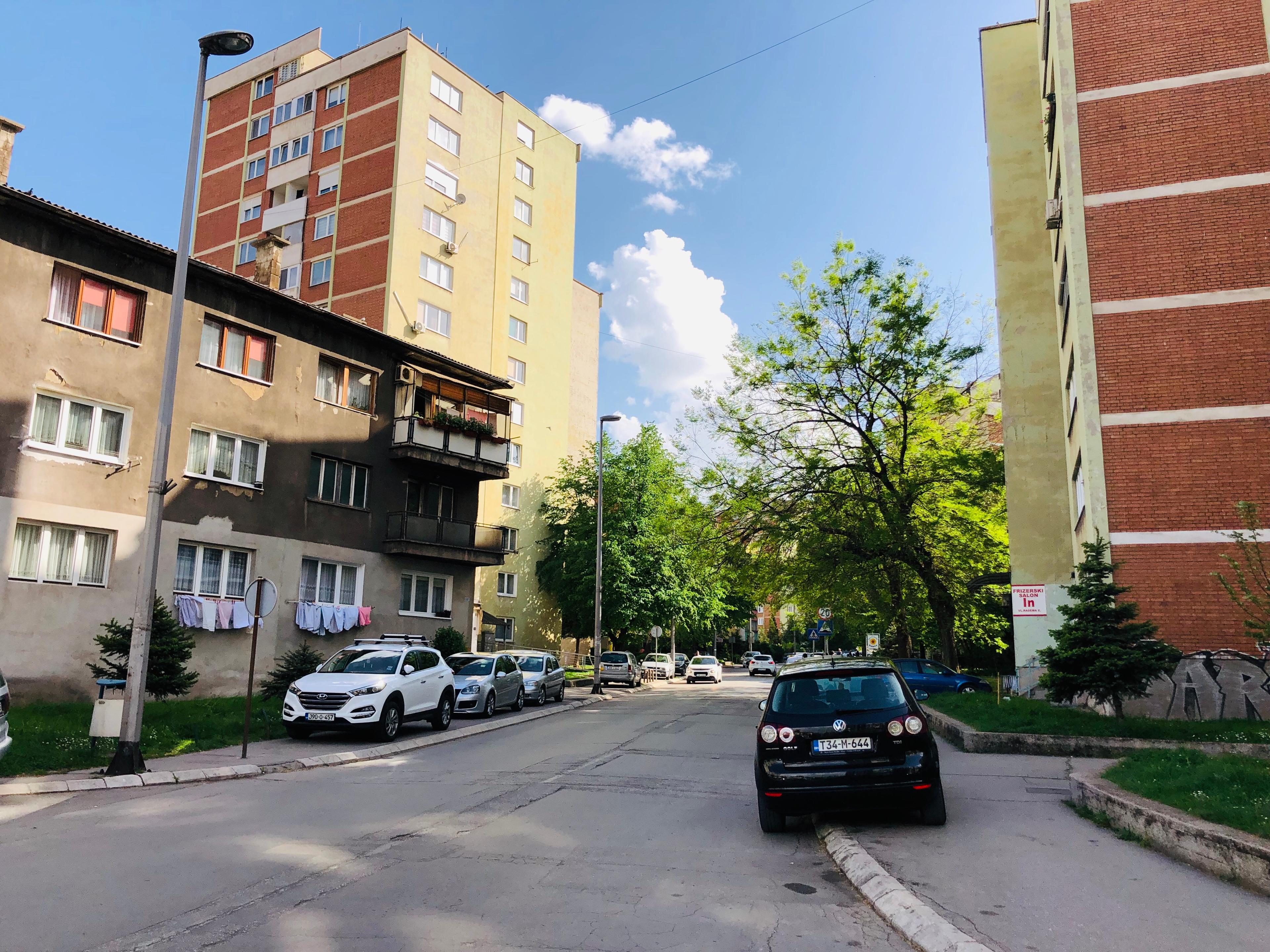Više od 5.000 mještana Mokušnica nema gdje parkirati vozila