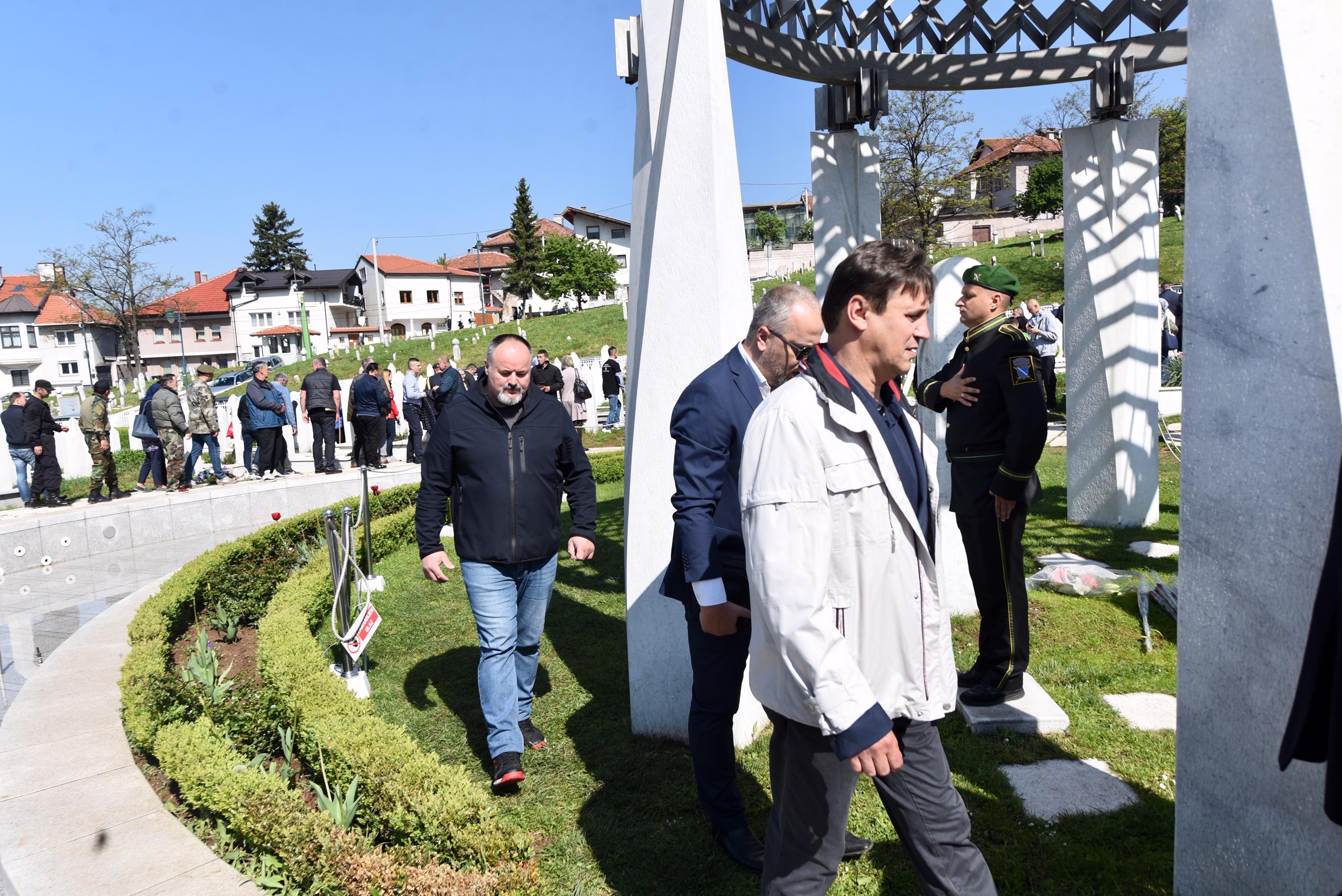 Učenjem Fatihe i minutom šutnje odata počast osnivačima i utemeljiteljima Sarajeva